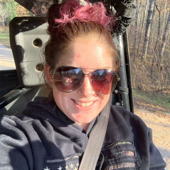 Meet your Posher, Natalie. - Picture 2 of 6